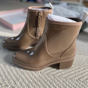NWT Kate Spade Puddle Rain Boots size 7B in rustic/neutral